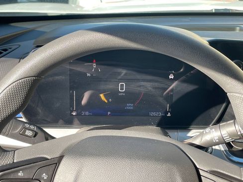 Used 2025 Chevrolet Trax LT image 39