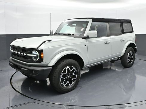 Certified 2022 Ford Bronco Outer Banks image 1