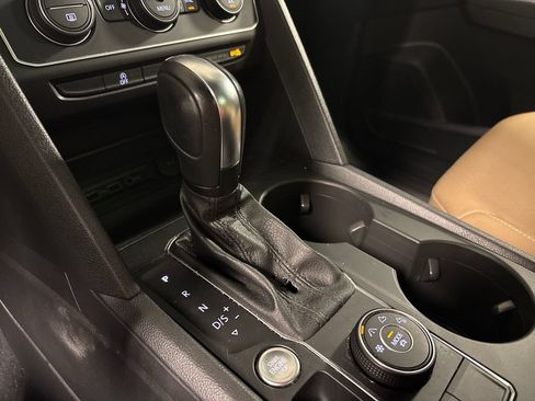 Used 2020 Volkswagen Atlas Cross Sport SE w/ Panoramic Sunroof Package AWD/4WD image 40