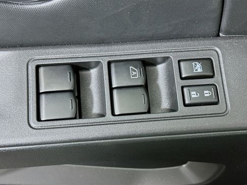 Used 2024 Nissan Frontier SV w/ SV Convenience Package image 15