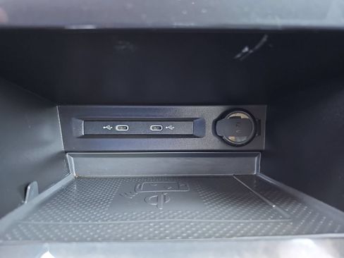 Used 2022 Volkswagen Tiguan SE FWD image 33