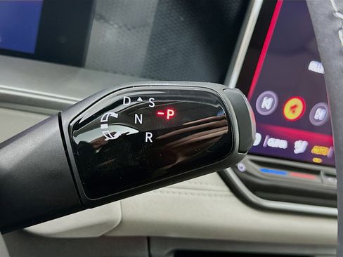 New 2025 Volkswagen Tiguan SE image 16