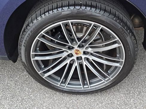 Certified 2025 Porsche Macan image 13