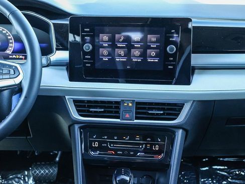 New 2025 Volkswagen Taos SE image 27