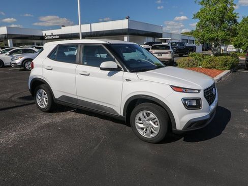 Used 2021 Hyundai Venue SE image 12
