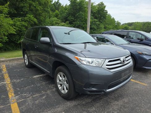 Used 2013 Toyota Highlander 4WD w/ Cold Weather Pkg image 3