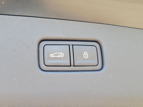 Used 2025 Genesis GV70 2.5T w/ Sport Prestige Package image 8