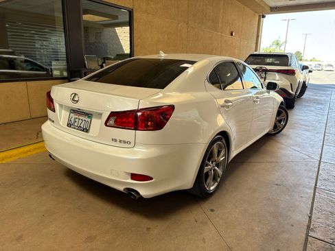 Used 2009 Lexus IS 250 w/ Premium Pkg RWD image 3