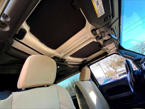 Used 2020 Jeep Wrangler Sport image 12