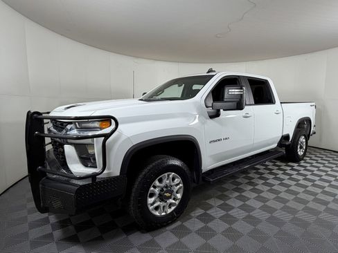 Used 2022 Chevrolet Silverado 2500 LT w/ Fleet Comfort Package AWD/4WD image 2