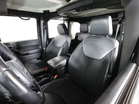 Used 2017 Jeep Wrangler Unlimited Sahara AWD/4WD image 11