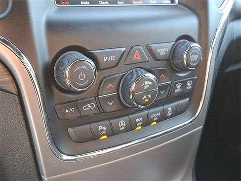 Used 2021 Jeep Grand Cherokee Laredo image 18