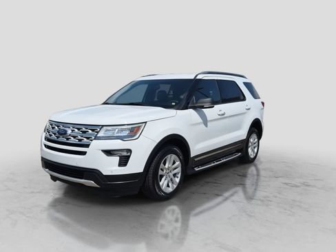 Used 2019 Ford Explorer XLT w/ Equipment Group 202A AWD/4WD image 4