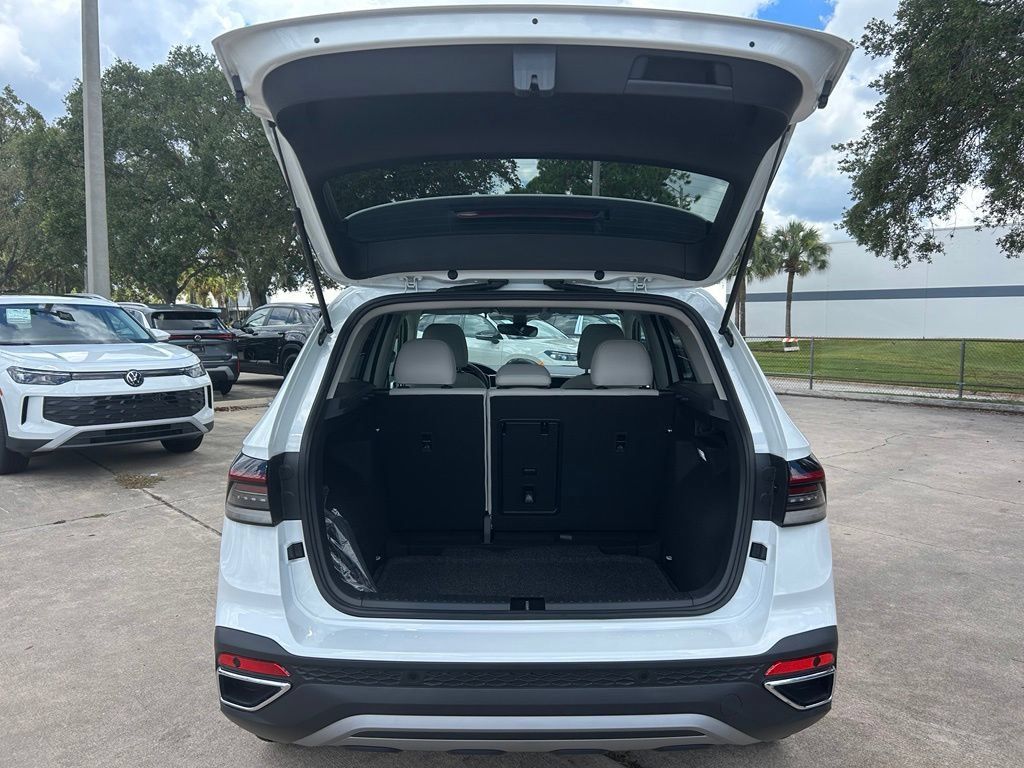 New 2026 Volkswagen Taos SE FWD image 42