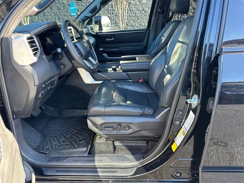 Used 2024 Toyota Sequoia Platinum image 3