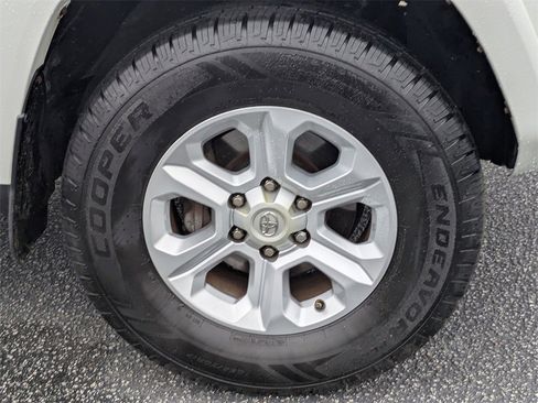 Used 2017 Toyota 4Runner SR5 Premium image 12