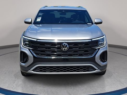Used 2025 Volkswagen Atlas Cross Sport SE FWD image 2