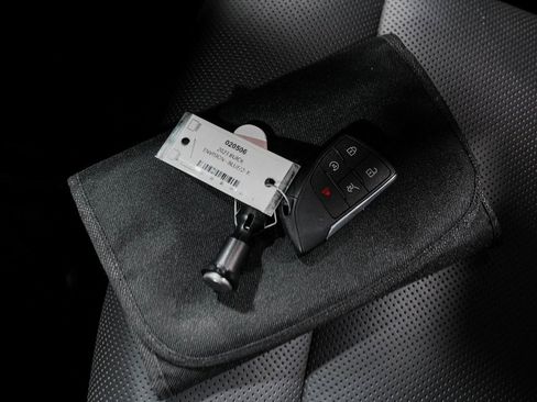 Used 2023 Buick Envision Essence image 22