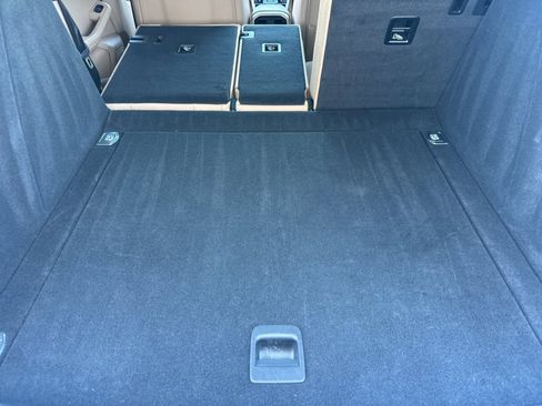 Certified 2023 Porsche Macan image 15