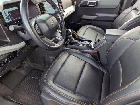 Used 2023 Ford Bronco Badlands image 28