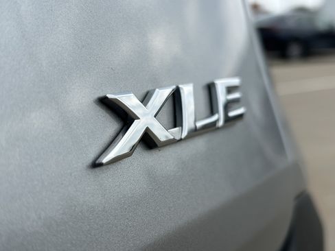 Certified 2025 Toyota Sienna XLE FWD image 9