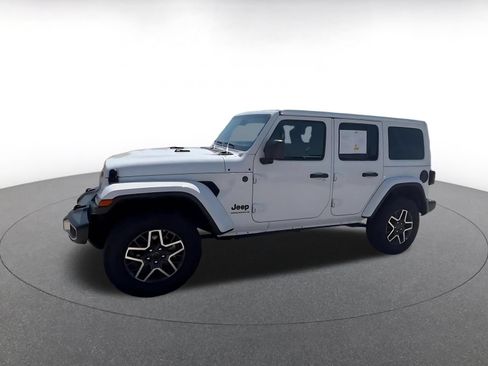Used 2025 Jeep Wrangler Unlimited Sahara AWD/4WD image 8