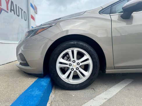Used 2018 Chevrolet Cruze LT w/ Convenience Package FWD image 21