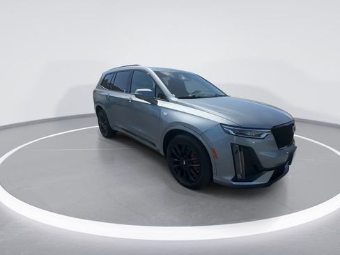 Used 2024 Cadillac XT6 Sport image 2