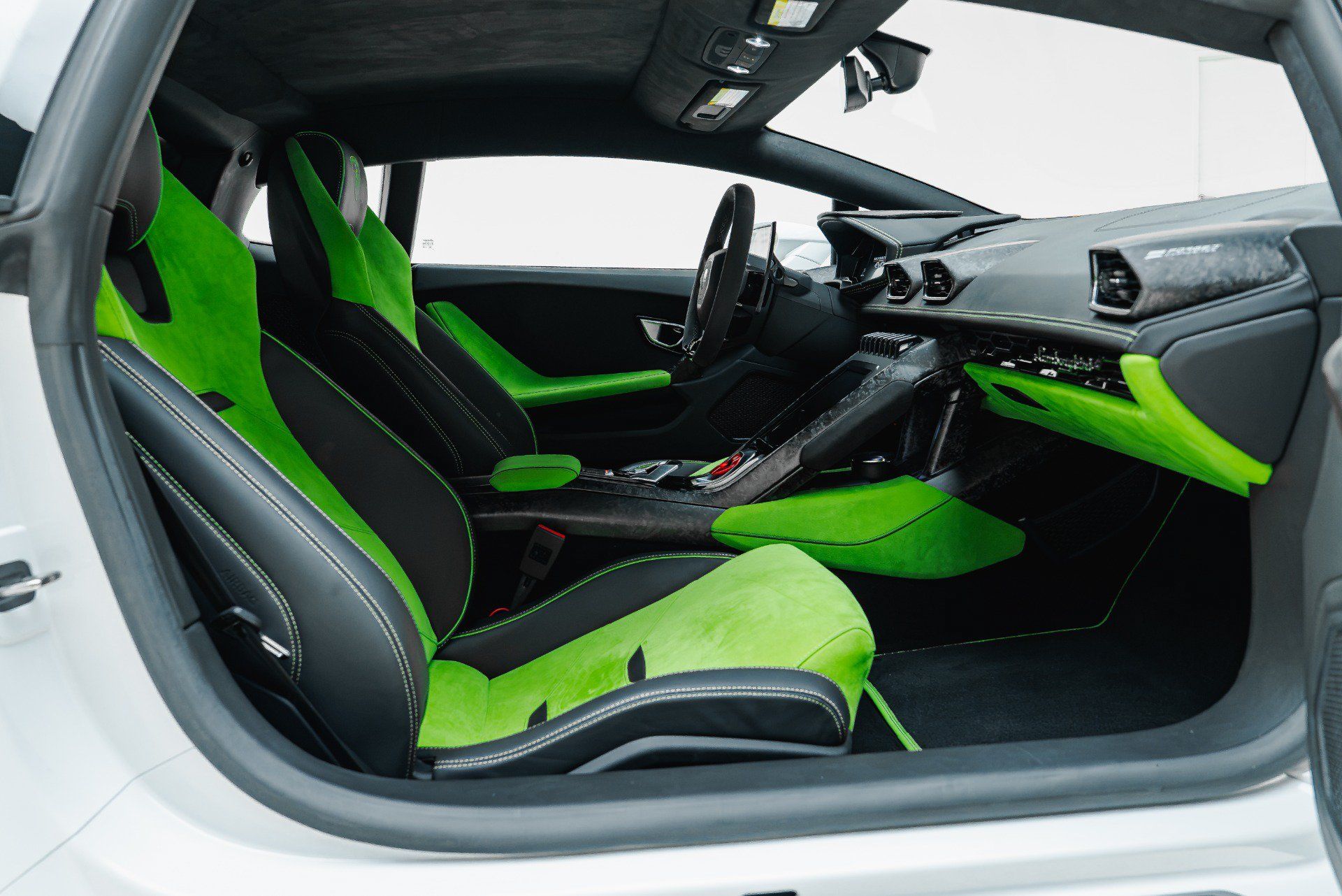 Used 2021 Lamborghini Huracan EVO RWD image 47