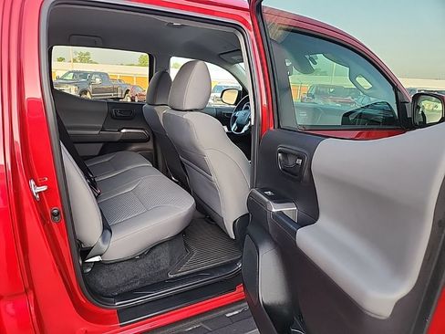 Used 2022 Toyota Tacoma SR5 AWD/4WD image 33
