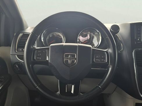Used 2020 Dodge Grand Caravan SXT image 79