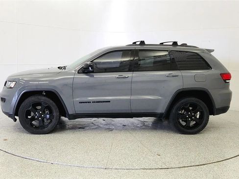 Used 2019 Jeep Grand Cherokee Laredo AWD/4WD image 4