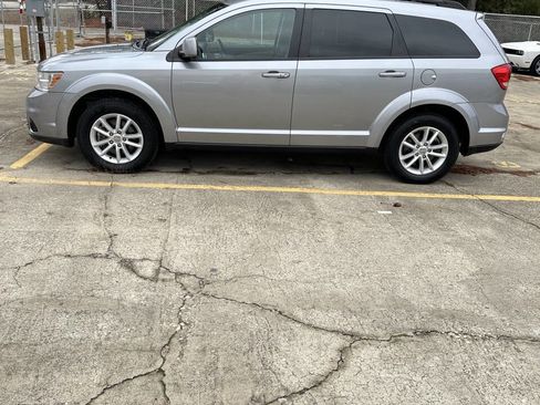 Used 2016 Dodge Journey SXT w/ Comfort/Convenience Group image 3