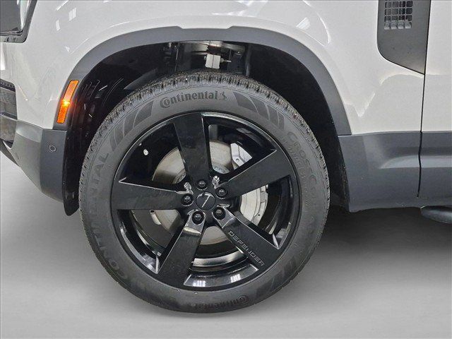 Certified 2026 Land Rover Defender 110 S AWD/4WD image 28