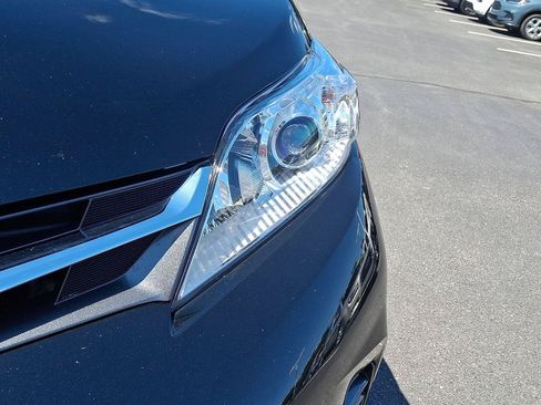Used 2019 Toyota Sienna XLE AWD/4WD image 9