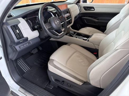 Used 2023 Nissan Pathfinder SL w/ Lighting Package (N92) image 2