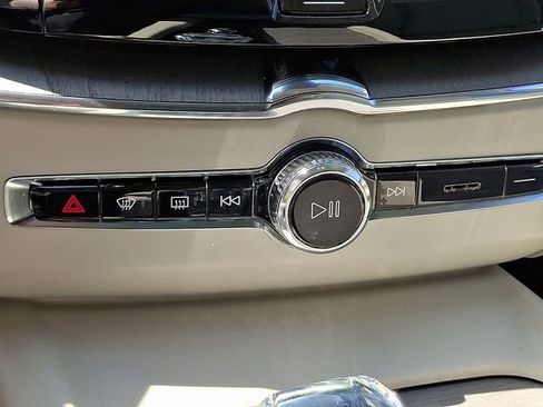 Used 2023 Volvo XC60 B6 Ultimate w/ Climate Package image 25