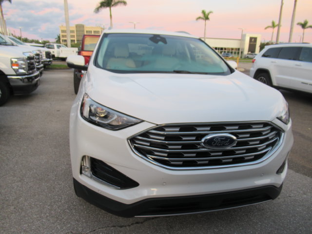 Used 2020 Ford Edge Titanium FWD image 2
