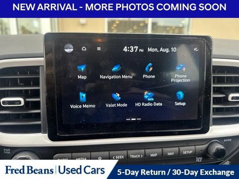 Used 2023 Hyundai Venue Limited FWD image 13
