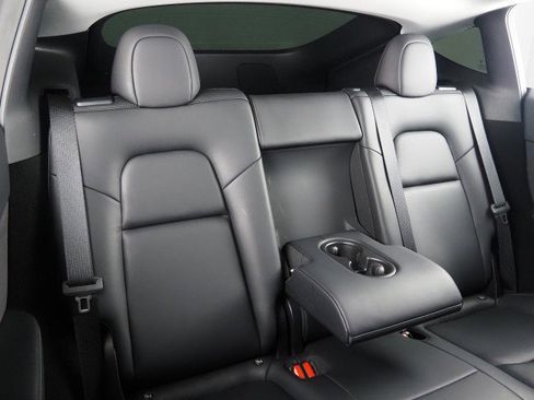 Used 2023 Tesla Model Y Performance image 18