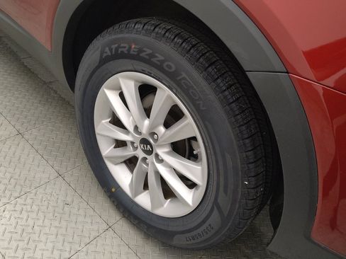 Used 2020 Kia Sorento LX FWD image 31