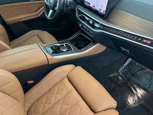 Used 2024 BMW X5 sDrive40i w/ M Sport Package RWD image 15