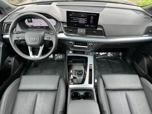 Used 2025 Audi Q5 Prestige w/ Prestige Package AWD/4WD image 3