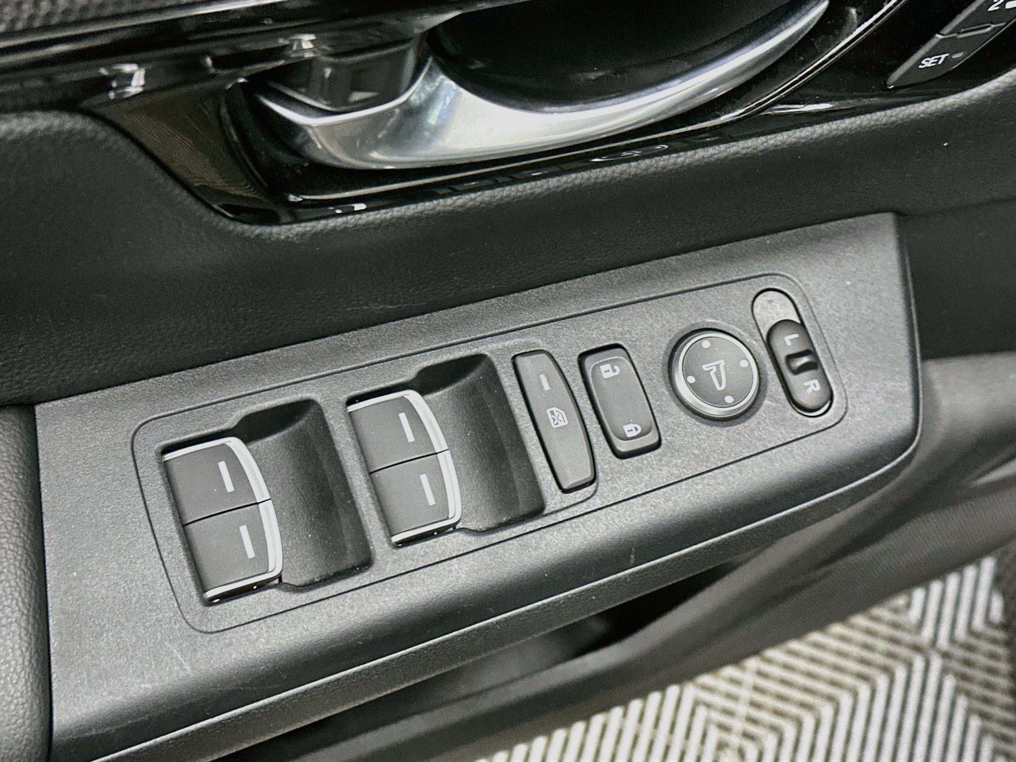 Used 2025 Honda CR-V EX-L image 15