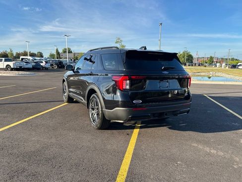 Certified 2025 Ford Explorer ST-Line w/ ST-Line Street Pack AWD/4WD image 9
