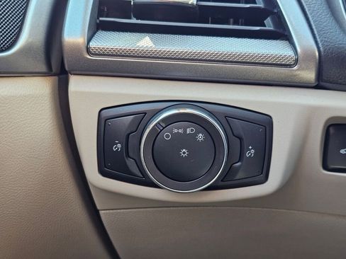 Used 2018 Ford Fusion SE image 28