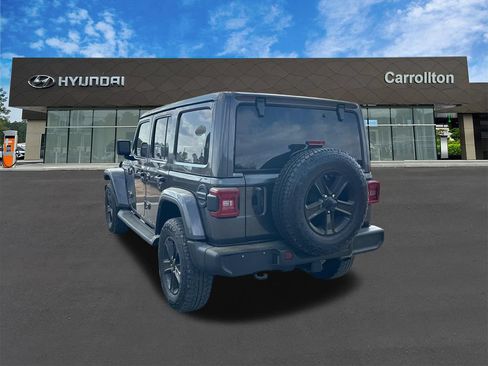 Used 2022 Jeep Wrangler Unlimited Sahara AWD/4WD image 7