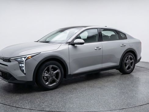 Used 2025 Kia K4 LXS FWD image 3