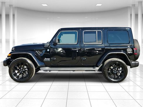Used 2025 Jeep Wrangler Unlimited Sahara image 6