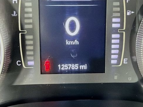 Used 2019 Jeep Cherokee Latitude Plus AWD/4WD image 14